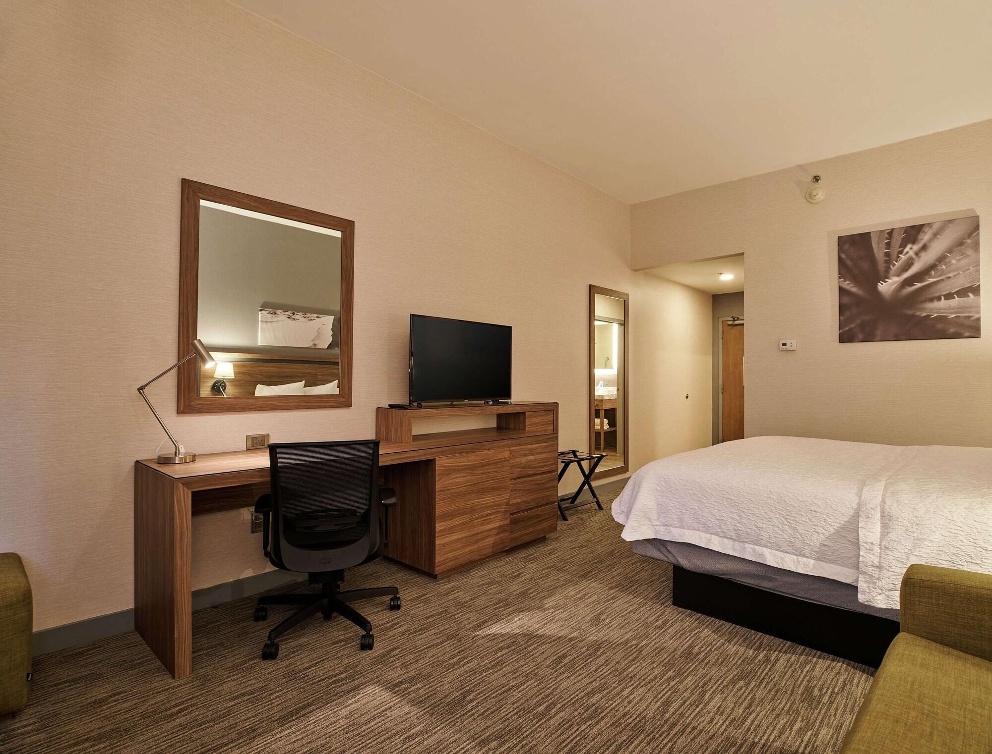 Hampton Inn Juárez Exteriör bild